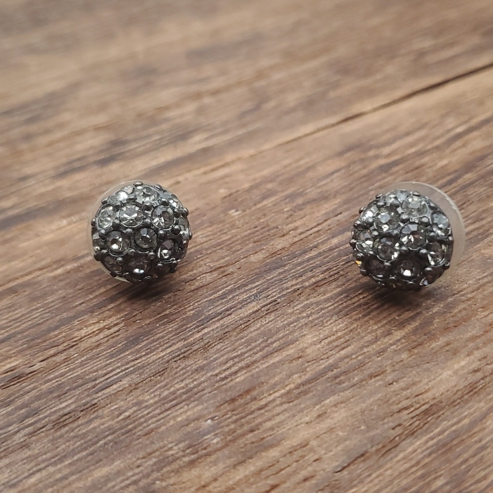 Sparkle and shimmer Joan rivers earrings E308